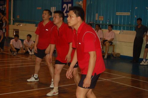 赛出效果，，，，，，赛出气概--总公司男子气排球队包办集团公司五周年志庆角逐亚军、季军 - 企业要闻 - 拉斯维加斯3133cc