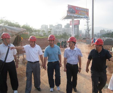 总公司副总司理黄贵平到深圳布龙Ⅱ标检查指导事情 - 企业要闻 - 拉斯维加斯3133cc