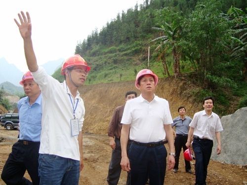 河池市市长谢志刚深入六河九标视察事情 - 企业要闻 - 拉斯维加斯3133cc