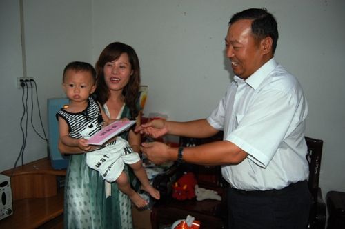 总公司向导“六一”儿童节前夕亲热慰问厄瓜多尔项目员工子女 - 企业要闻 - 拉斯维加斯3133cc