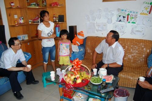 总公司向导“六一”儿童节前夕亲热慰问厄瓜多尔项目员工子女 - 企业要闻 - 拉斯维加斯3133cc