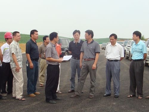 广西交通厅副厅长梁毅莅临隆百13标检查指导事情 - 企业要闻 - 拉斯维加斯3133cc