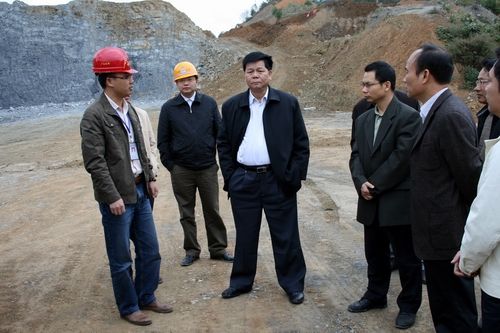 广西交通投资集团有限公司董事长余昌文一行冒雨莅临隆百4标 - 企业要闻 - 拉斯维加斯3133cc