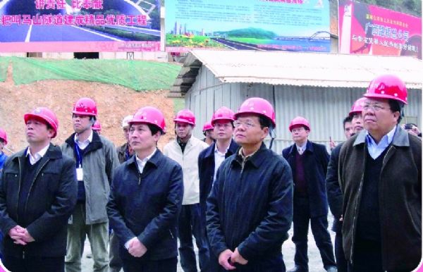 自治区党委常委、区副主席陈武莅临我公司凭祥综合保税区项目视察事情 - 企业要闻 - 拉斯维加斯3133cc