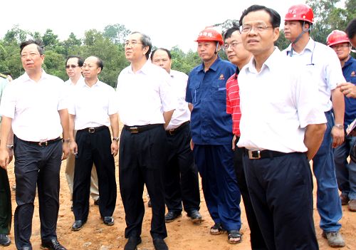 自治区主席马飚等向导莅临凭祥保税区项目视察 - 企业要闻 - 拉斯维加斯3133cc