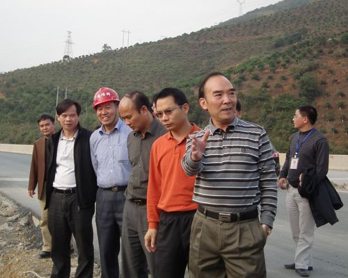 自治区交通运输厅党组书记黄华宽、副厅长梁毅莅临公司隆百路项目视察 - 企业要闻 - 拉斯维加斯3133cc