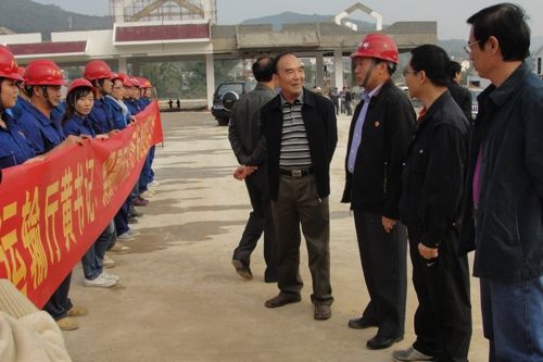 自治区交通运输厅党组书记黄华宽、副厅长梁毅莅临公司隆百路项目视察 - 企业要闻 - 拉斯维加斯3133cc