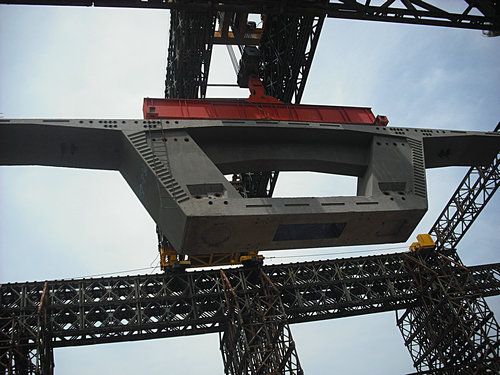 巴巴奥约河大桥水上门吊正式投入施工生产 - 企业要闻 - 拉斯维加斯3133cc