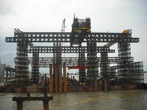 巴巴奥约河大桥水上门吊正式投入施工生产 - 企业要闻 - 拉斯维加斯3133cc