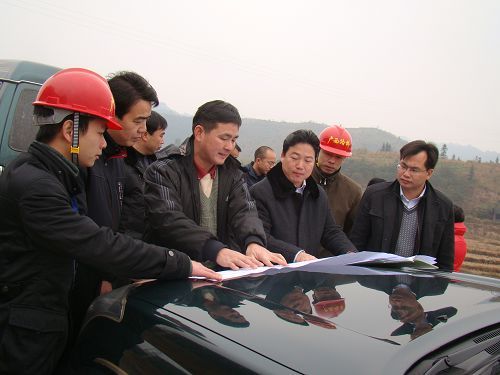 三江县县长杨恩维等一行慰问三江龙吉大道项目员工 - 企业要闻 - 拉斯维加斯3133cc