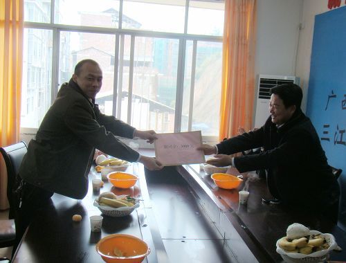 三江县县长杨恩维等一行慰问三江龙吉大道项目员工 - 企业要闻 - 拉斯维加斯3133cc