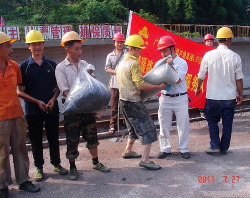 二分公司为员工撑起“清凉”伞 - 企业要闻 - 拉斯维加斯3133cc