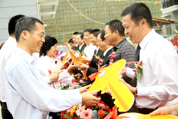 华庭名居顺遂实现交房 项目建设取得圆满乐成 - 企业要闻 - 拉斯维加斯3133cc