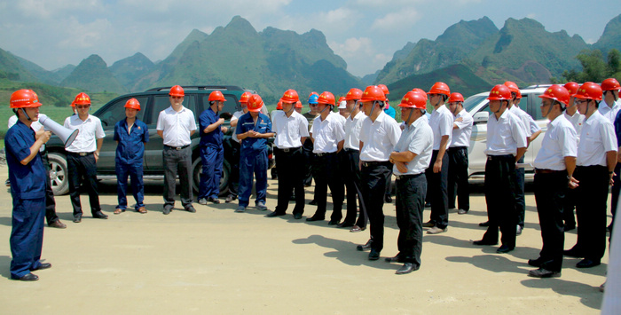 公司在来马路施工现场召开旱季施工发动大会 - 企业要闻 - 拉斯维加斯3133cc