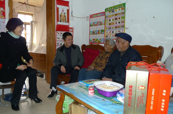 公司向导春节前走访慰问生涯难题老党员及退休职工 - 企业要闻 - 拉斯维加斯3133cc