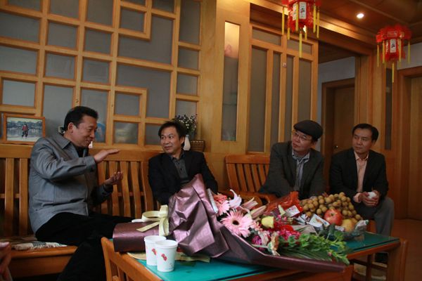 自治区政协副主席刘君探望慰问公司总工程师冯智 - 企业要闻 - 拉斯维加斯3133cc