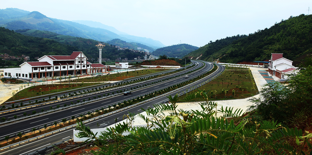 隆林至百色高速 - 公路工程 - 拉斯维加斯3133cc