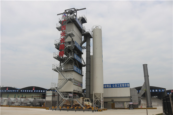集团公司首套安迈5000型沥青拌和站在柳南11标顺遂焚烧  - 企业要闻 - 拉斯维加斯3133cc