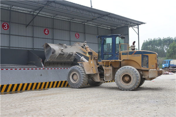 集团公司首套安迈5000型沥青拌和站在柳南11标顺遂焚烧  - 企业要闻 - 拉斯维加斯3133cc