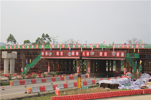 柳南改扩建11标古辣互通M匝道桥最先浇筑  - 工程动态 - 拉斯维加斯3133cc