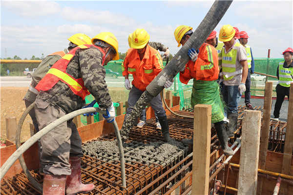柳南改扩建11标古辣互通M匝道桥最先浇筑  - 工程动态 - 拉斯维加斯3133cc